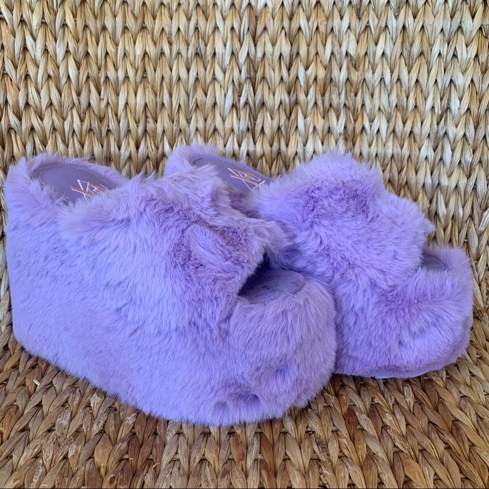 New YRU Gravity Lilac Faux Fur Platform Slides - Picture 2 of 5